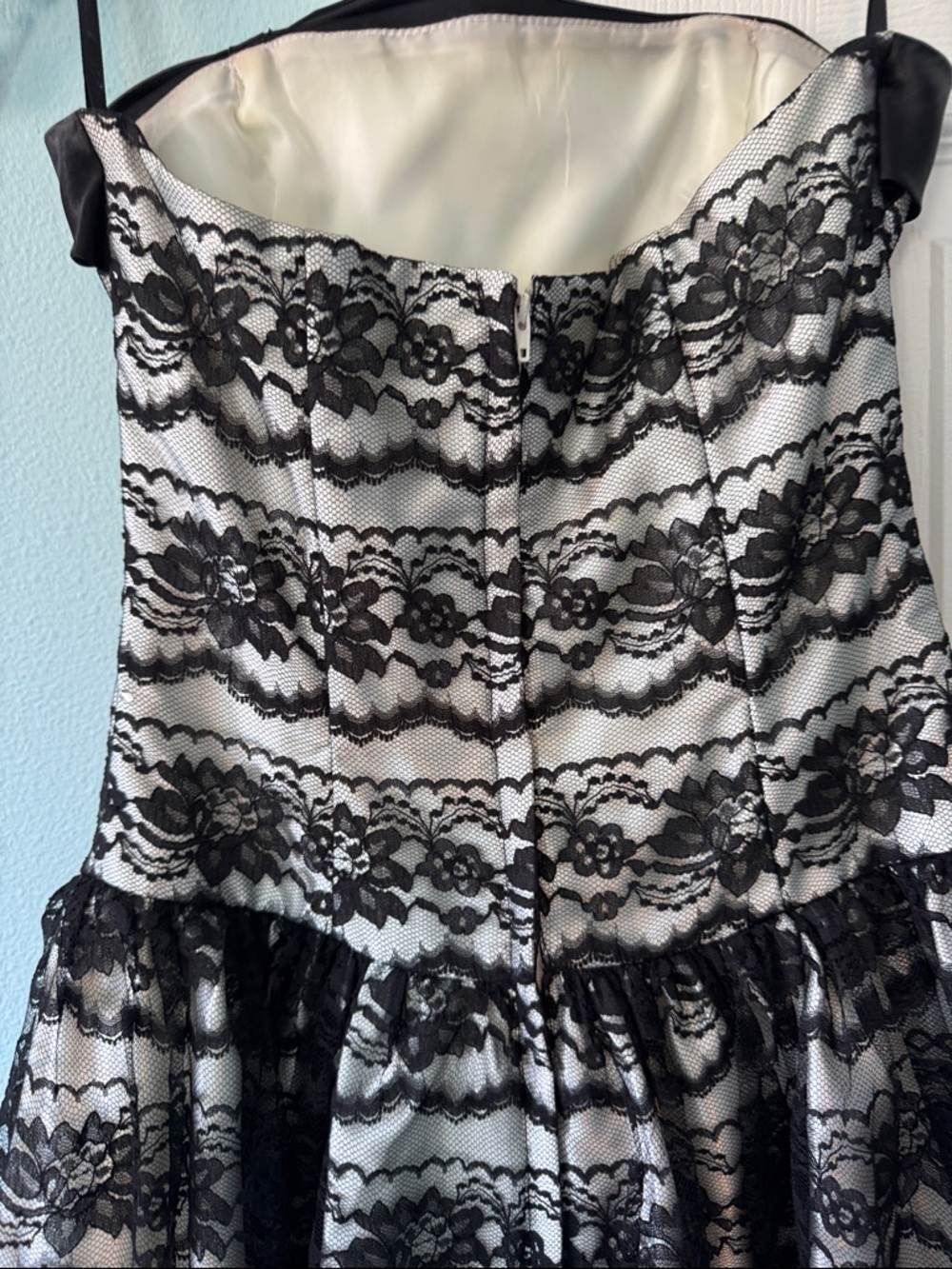 Jessica McClintock Black and White Lace Strapless Prom Dress - Picture 7 of 8